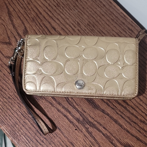 ๐๐๐Coach Gold Embossed Wristlet Wallet Signature Monogram Leather - Picture 12 of 12